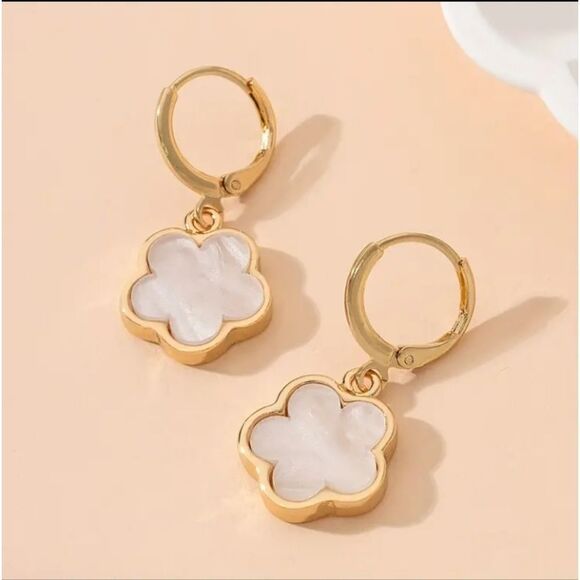 White Clover Motif Huggie Hoop Earrings - Picture 1 of 2